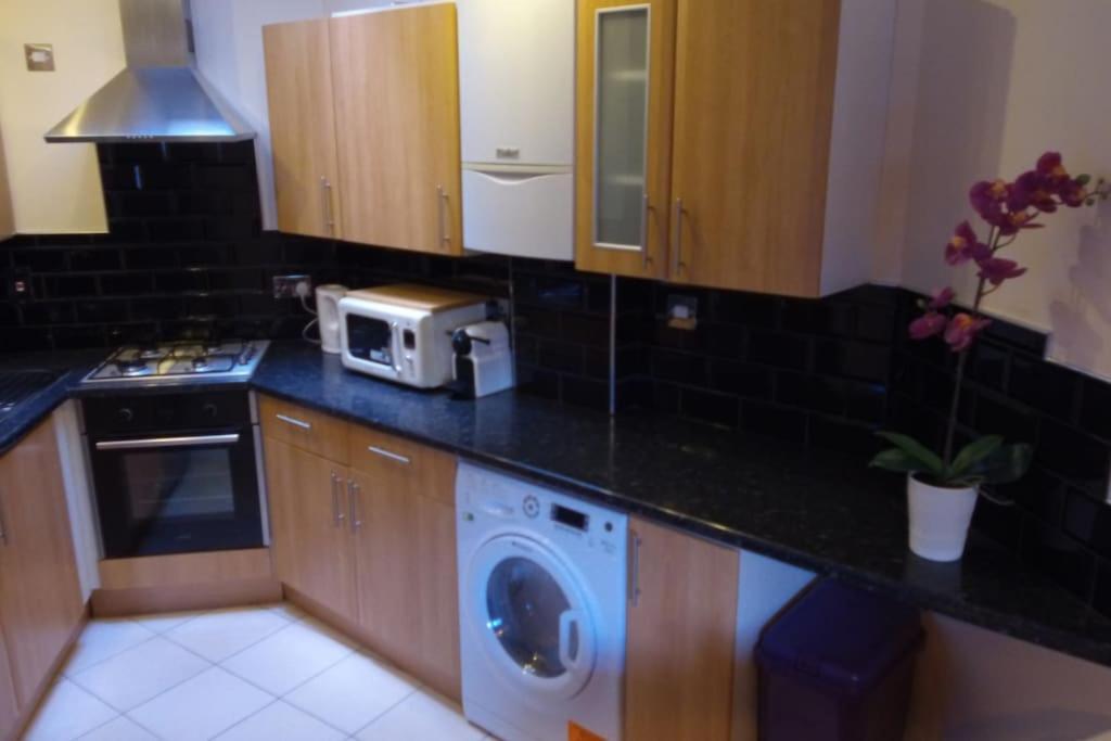 Must See, Quality 1 Bed, Romford, 20 Mins C.London المظهر الخارجي الصورة